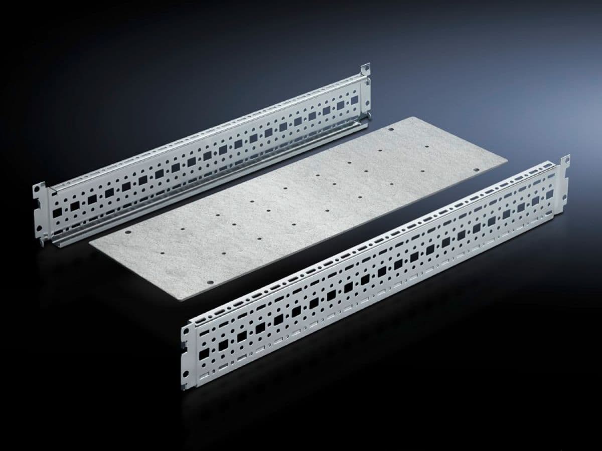 Coupling set mounting kit for busbar enclosure or riser